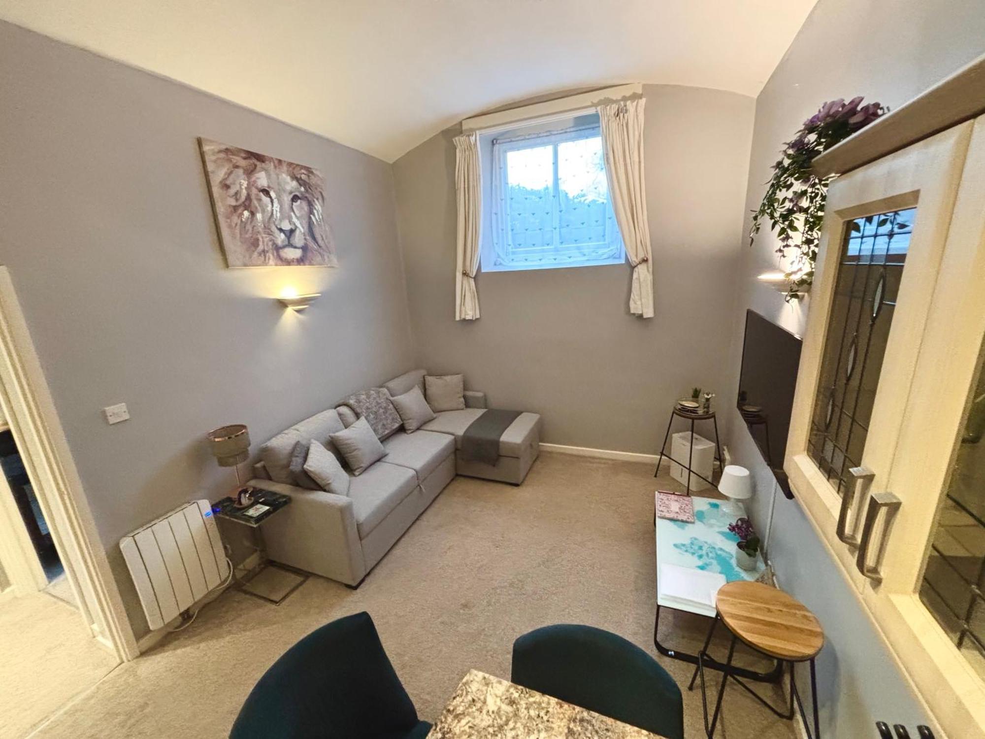 County House City Centre With Parking Sleeps 4 York Exterior photo